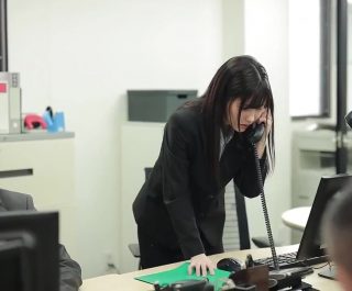 Chịch cùng trưởng phòng để được giúp đỡ