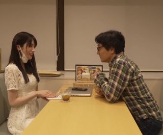 Hãm hại cưỡng dâm em mẫu ảnh