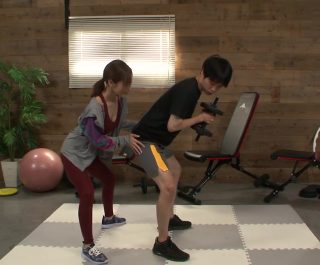 Chịch phê cặc nữ huấn luyện phòng gym