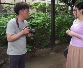 Vụng trộm cùng hàng xóm vì chồng tệ bạc